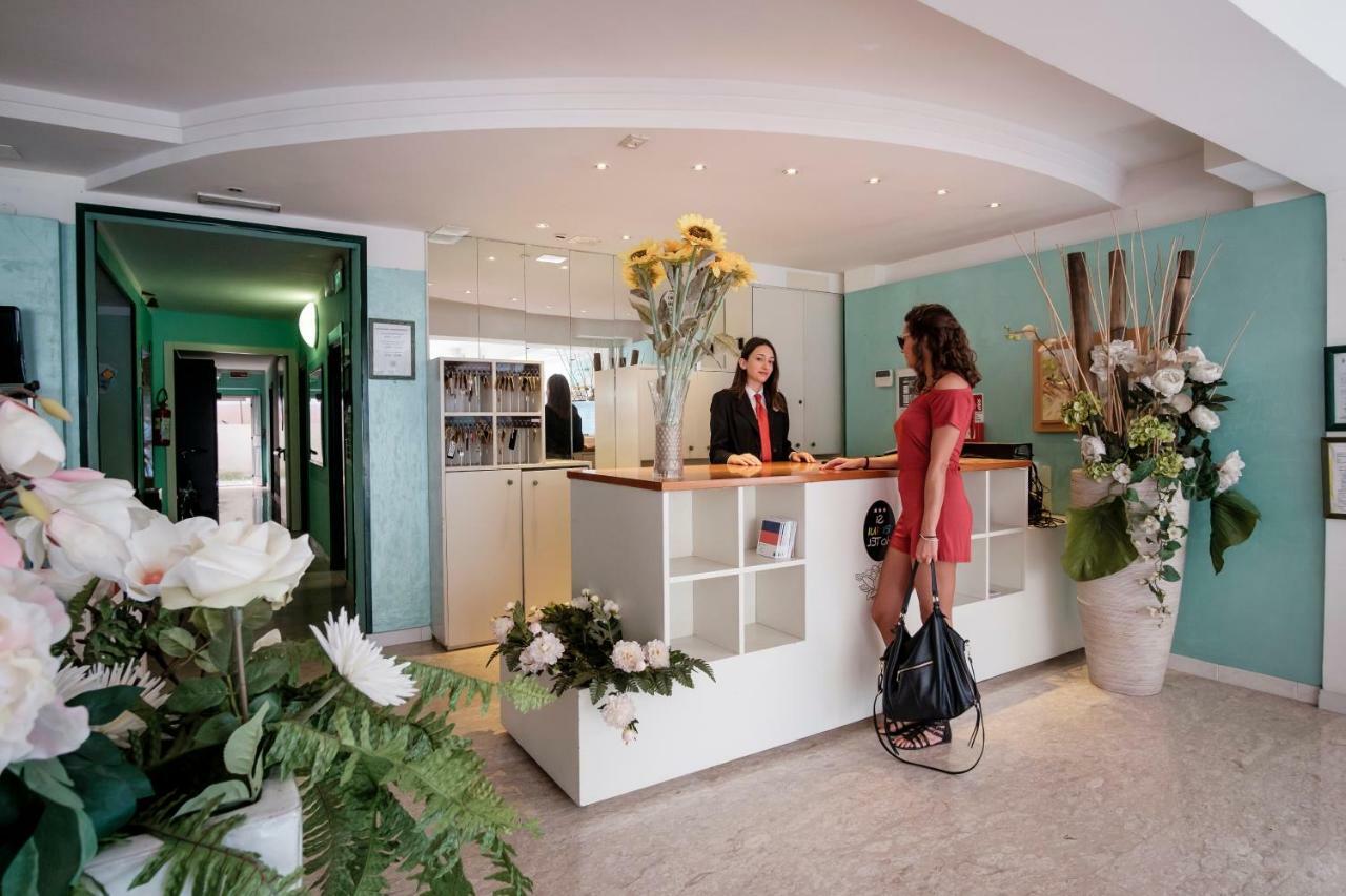 Si Rimini Hotel Exteriör bild